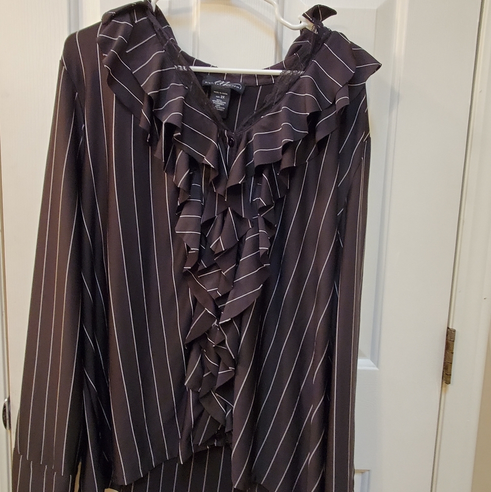 Monroe and Main Blouse, new , smoke free home.